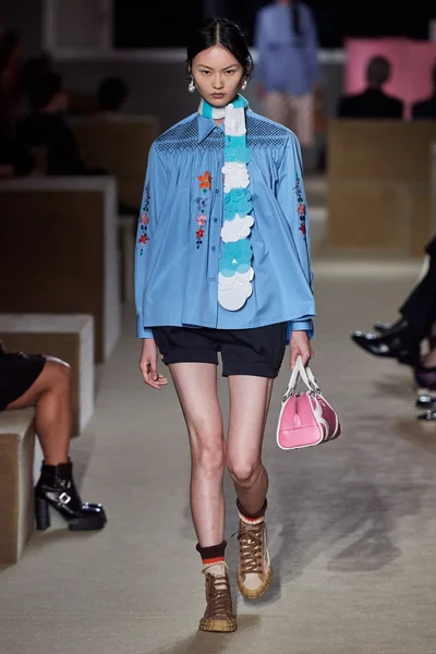 Look 8